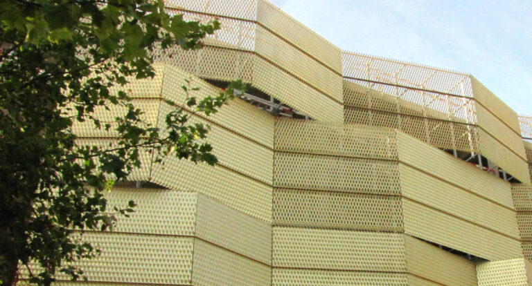 Habillage en tôle aluminium anodisé – détail