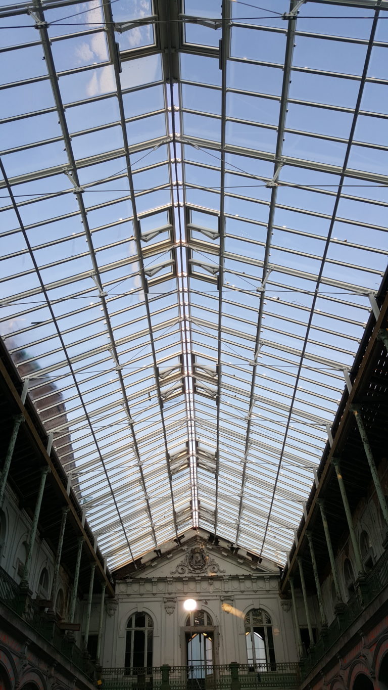 Nouveau siège SPGE Verviers- vue intérieure restauration structure existante et nouvelle verrière et vitrages
